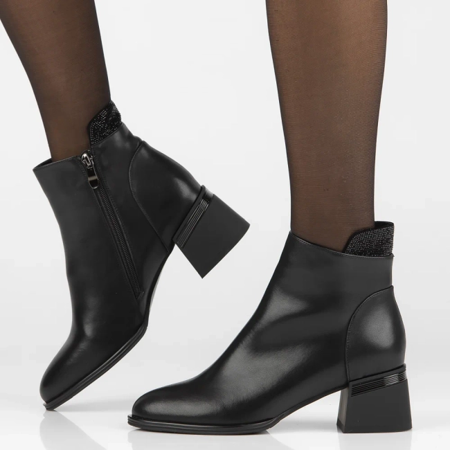 Leather ankle boots Filippo DBT6589/24 BK black