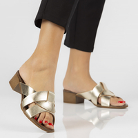 Leather flip-flops Filippo 40236 gold