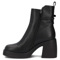 Skórzane botki na obcasie Filippo DBT8158/26 BK czarne