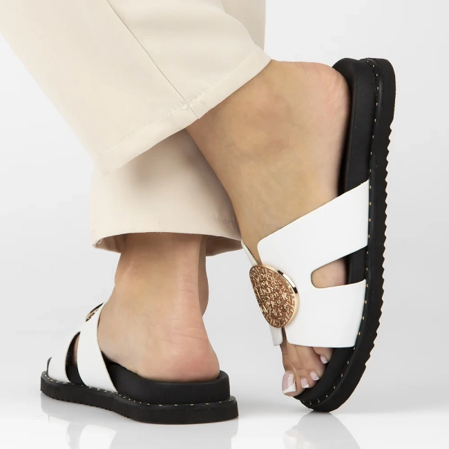 Skórzane klapki Filippo DK7050/25 WH białe