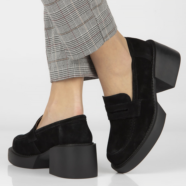 Skórzane półbuty na obcasie Filippo DP4685/23 BK czarne