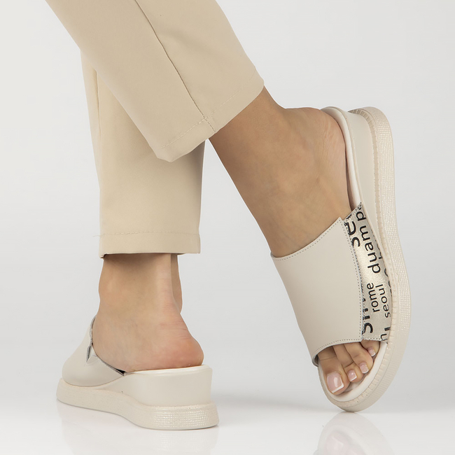 Leather flip-flops Filippo DK4402/23 BE beige