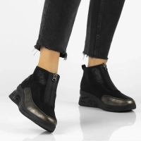 Botki na koturnie Rieker N9362-0 czarne