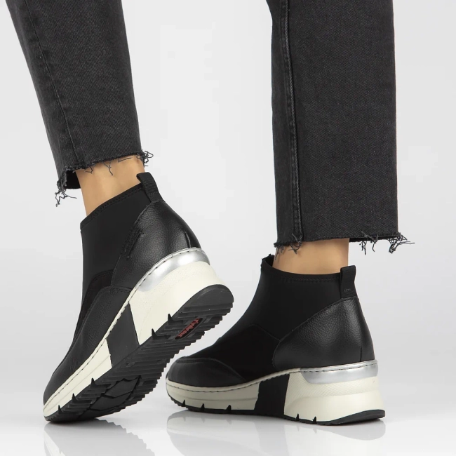 Skórzane sneakersy Rieker N6352-01 czarne