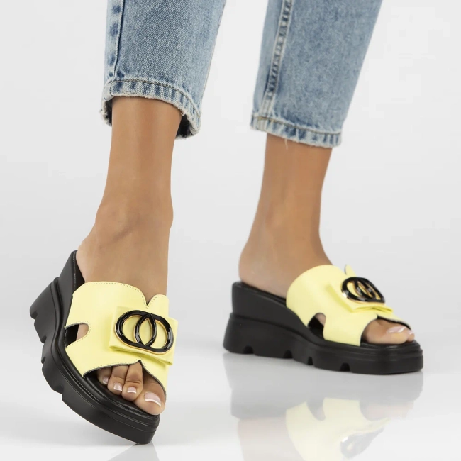 Leather flip-flops Filippo DK6078/24 YL yellow