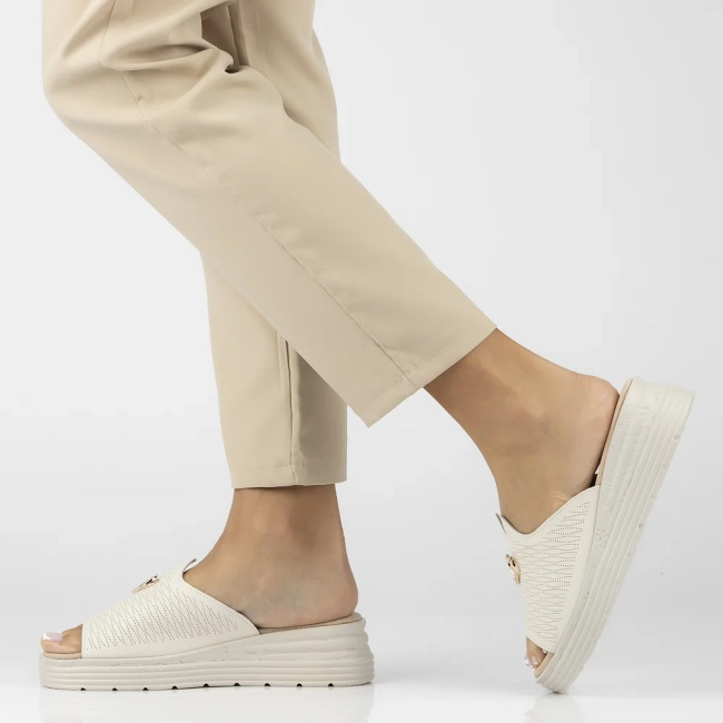 Skórzane klapki Filippo DK6710/25 BE beżowe