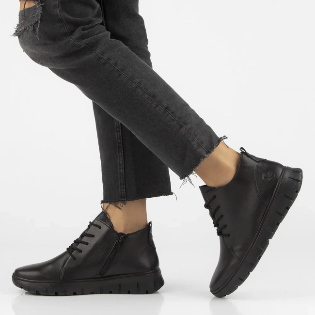 Skórzane botki Rieker N1331-00 czarne