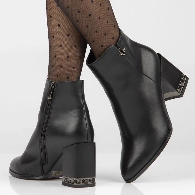 Leather ankle boots Filippo DBT6001/23 BK black