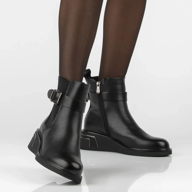 Leather wedge ankle boots Filippo DBT8049/26 BK black