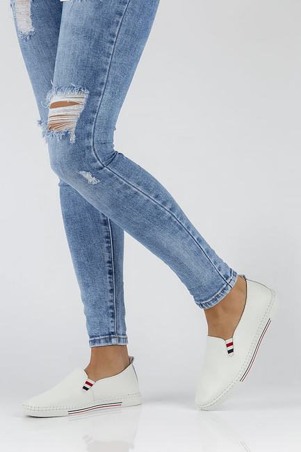 Leather shoes FILIPPO DP066/22 WH white