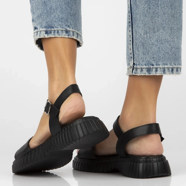 Skórzane sandały Filippo DS6811/25 BK czarne