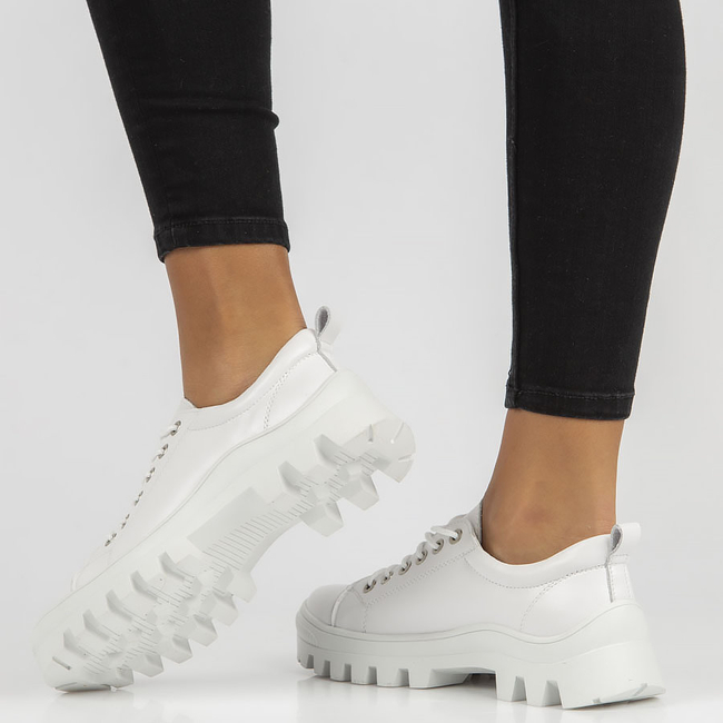 Leather sneakers FILIPPO DP3522/22 WH białe