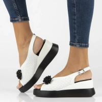 Skórzane sandały na koturnie Filippo DS6076/24 WH białe