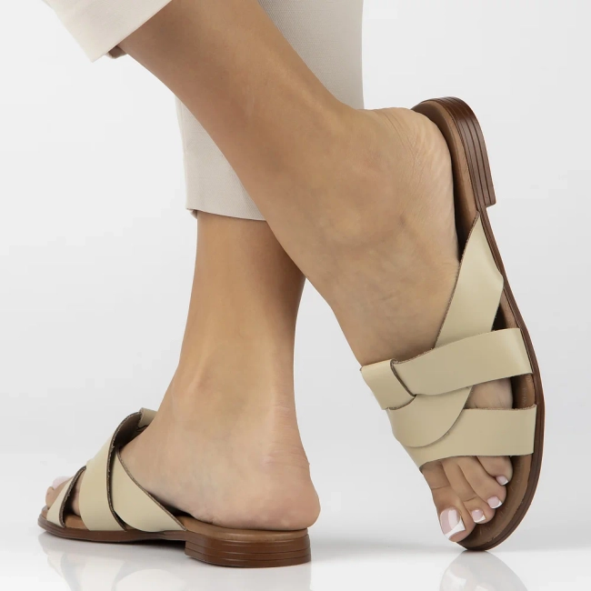 Leather flip-flops Filippo 40387 beige