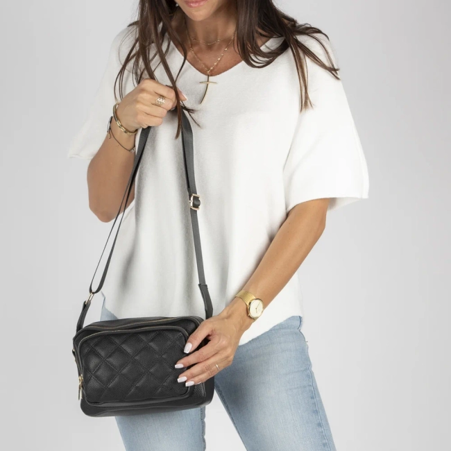 Black shoulderbag charm sombre