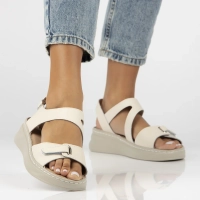 Skórzane sandały na platformie Filippo DS7043/25 BE beżowe