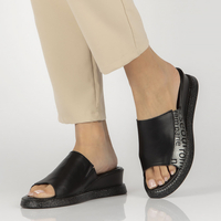 Skórzane klapki Filippo DK4402/23 BK czarne