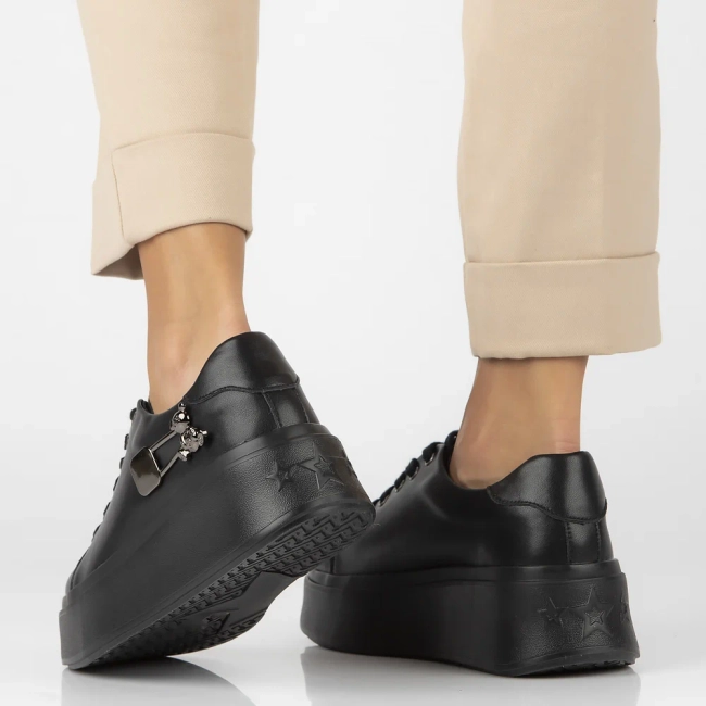 Skórzane sneakersy Filippo DP6423/24 BK czarne