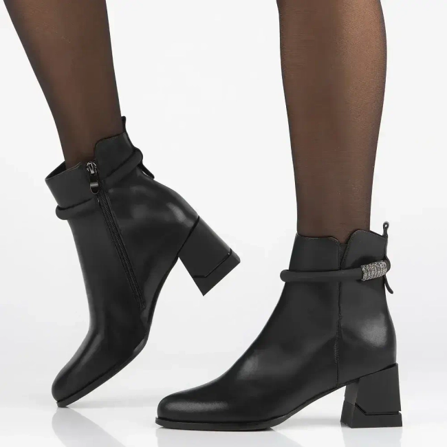 Leather ankle boots Filippo DBT6575/24 BK black