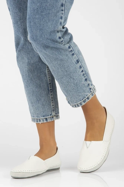 Skórzane półbuty Filippo DP031/25 WH białe