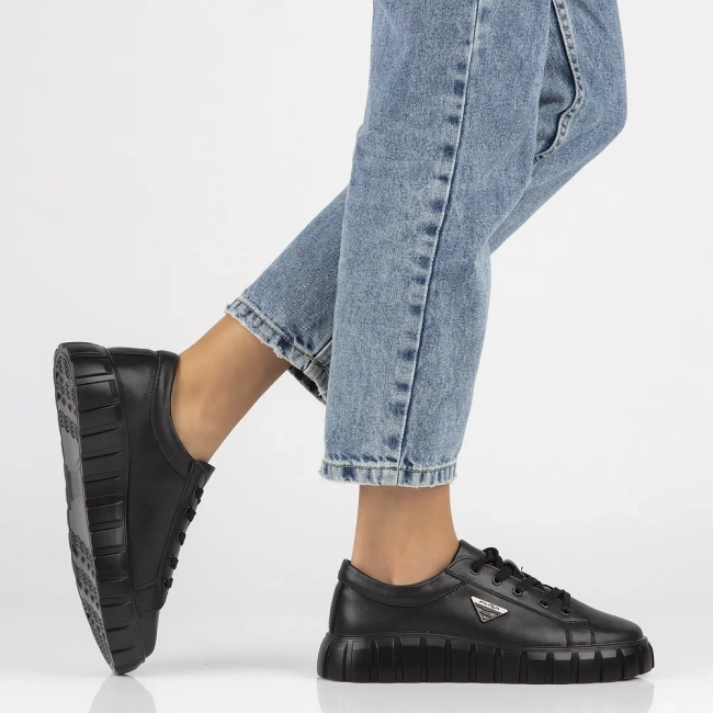 Skórzane sneakersy Filippo DP4670/24 BK czarne