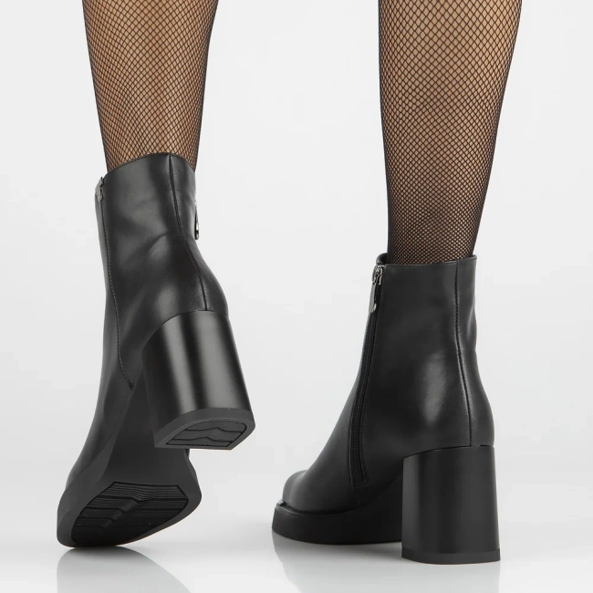 Leather ankle boots Filippo DBT6417/24 BK black