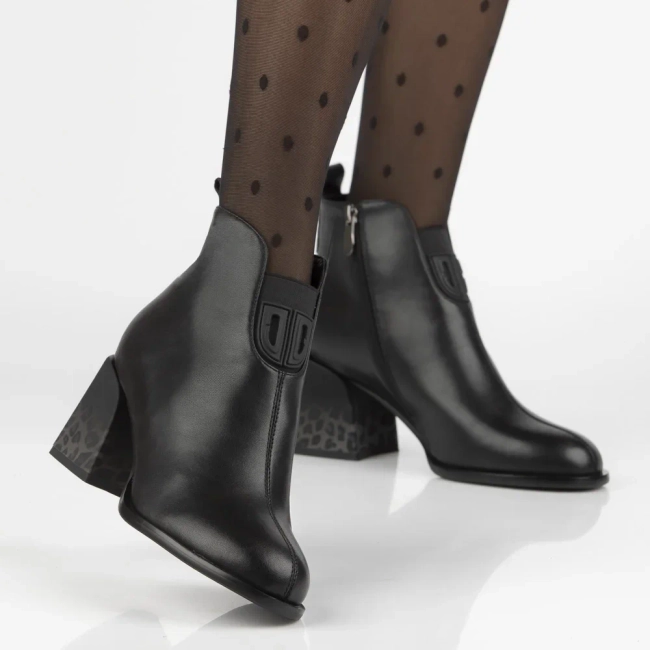 Leather ankle boots Filippo DBT7356/25 BK black