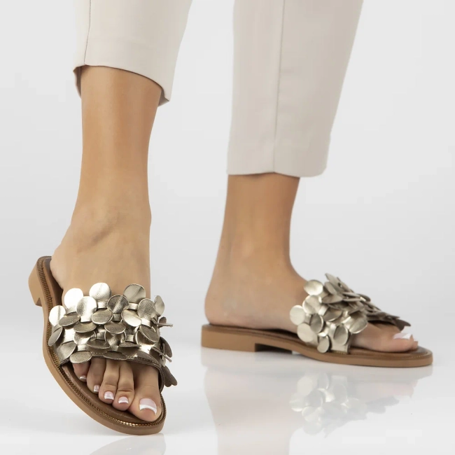 Leather flip-flops Filippo 40381 gold