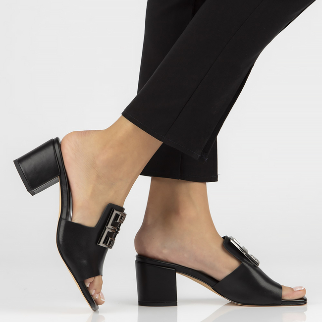 Skórzane klapki Filippo DK3731/22 BK czarne