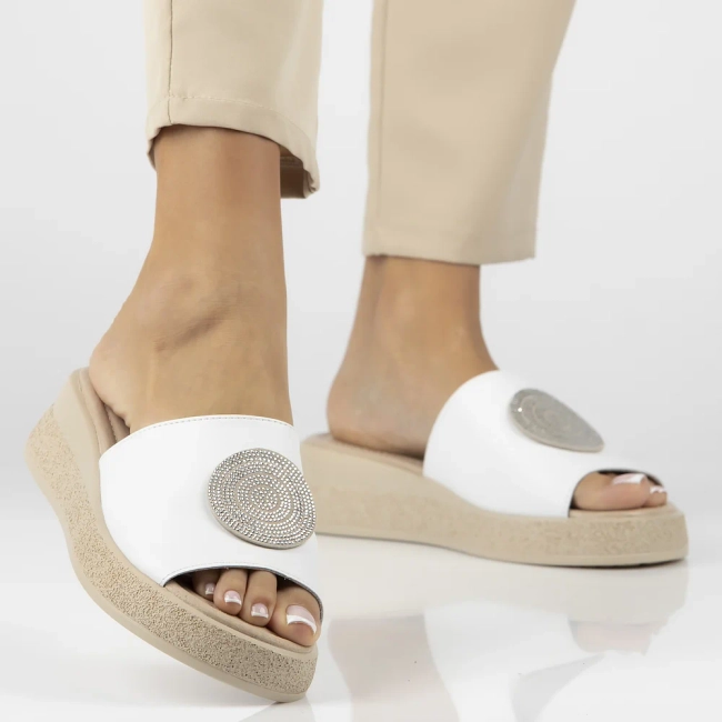 Skórzane klapki Filippo DK6987/25 WH białe