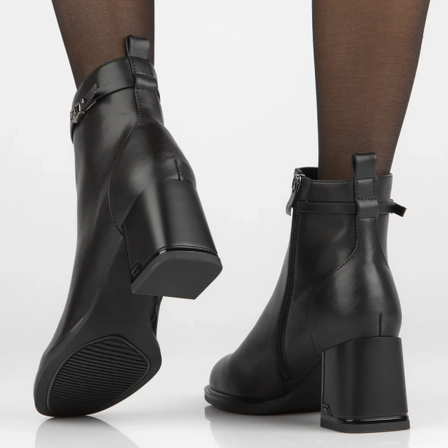 Leather ankle boots Filippo DBT6544/24 BK black