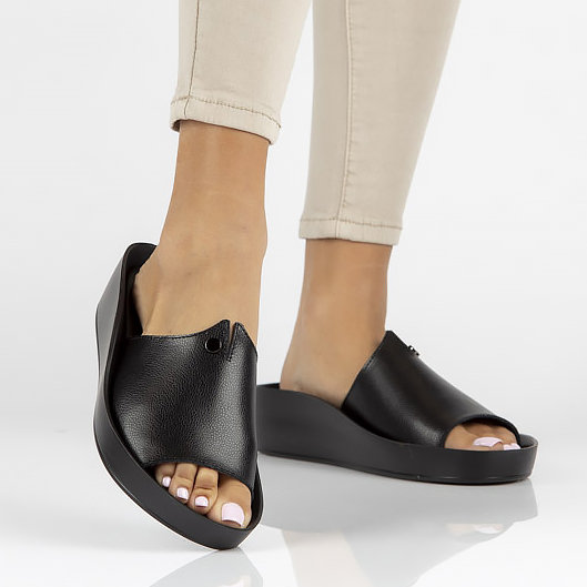 Leather flip-flops Filippo DK2059/22 BK black