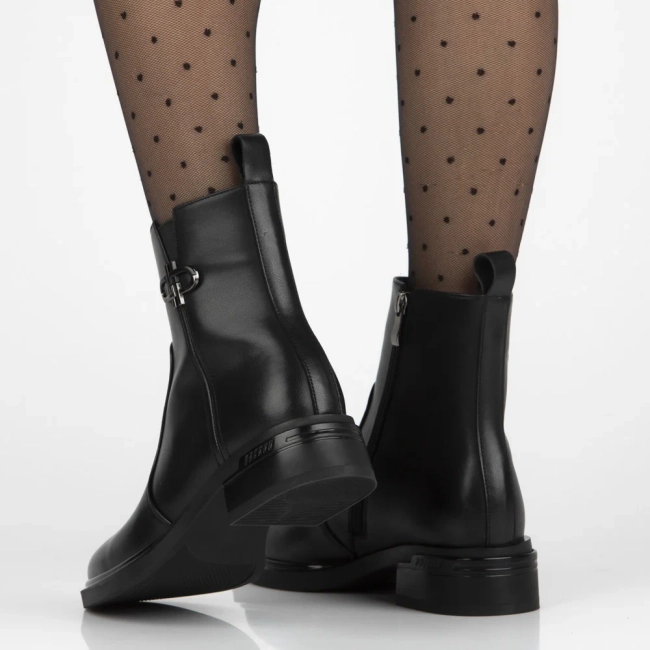 Leather ankle boots Filippo DBT7341/25 BK black