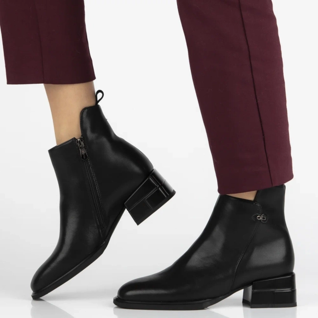 Leather ankle boots Filippo DBT7227/25 BK black