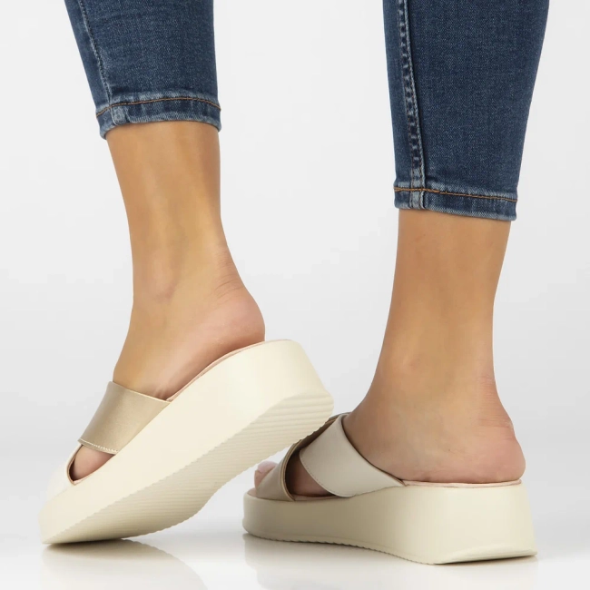 Leather flip-flops Filippo DK6066/24 BE beige