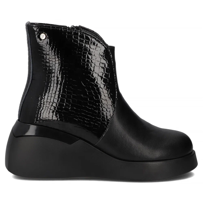 Leather ankle boots Filippo DBT7431/25 BK black