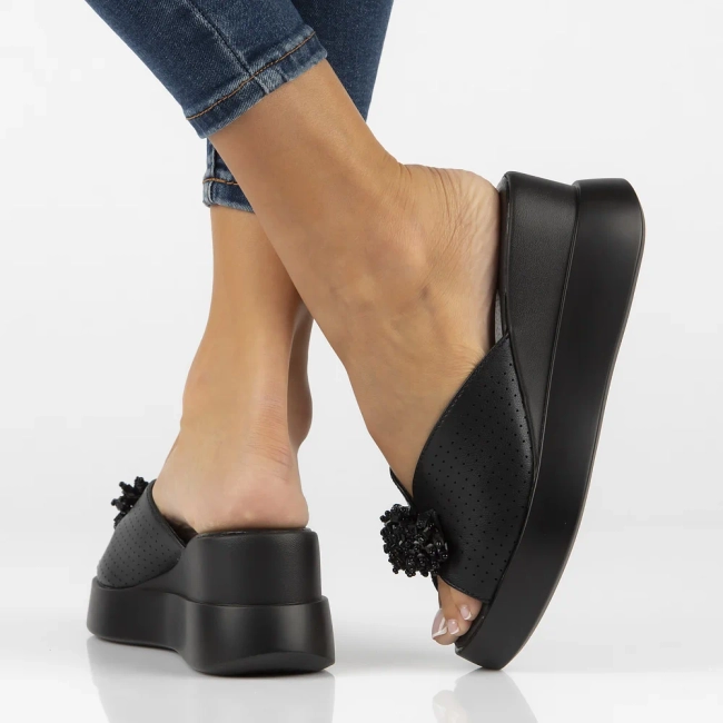 Skórzane klapki Filippo DK6077/24 BK czarne