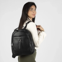 Czarny plecak metropack