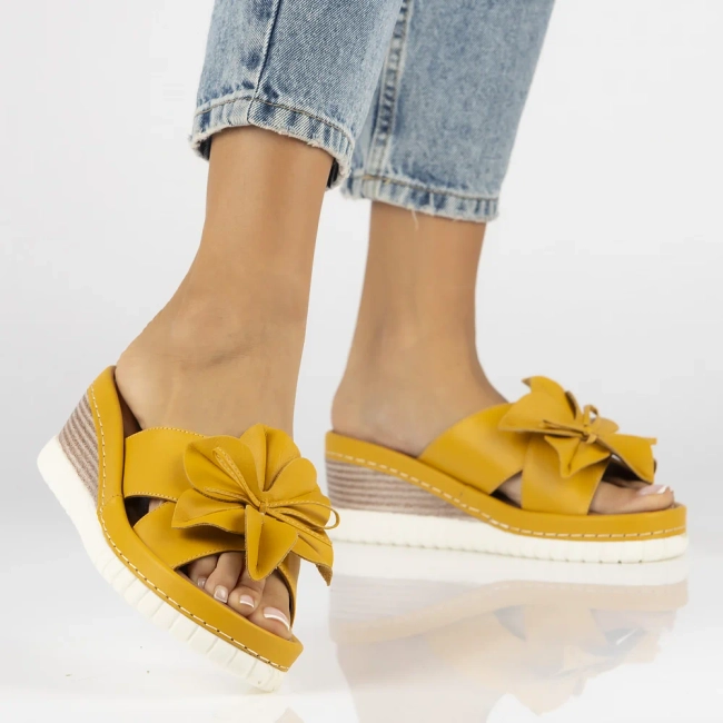 Leather flip-flops Artiker 52C0504 yellow