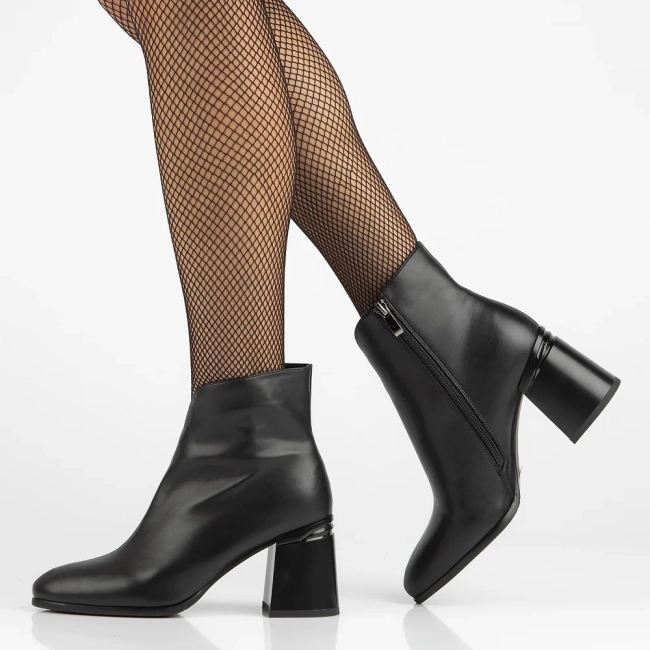 Leather ankle boots Filippo DBT6548/24 BK black