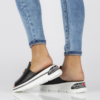 Skórzane klapki Filippo DK3872/22 BK czarne