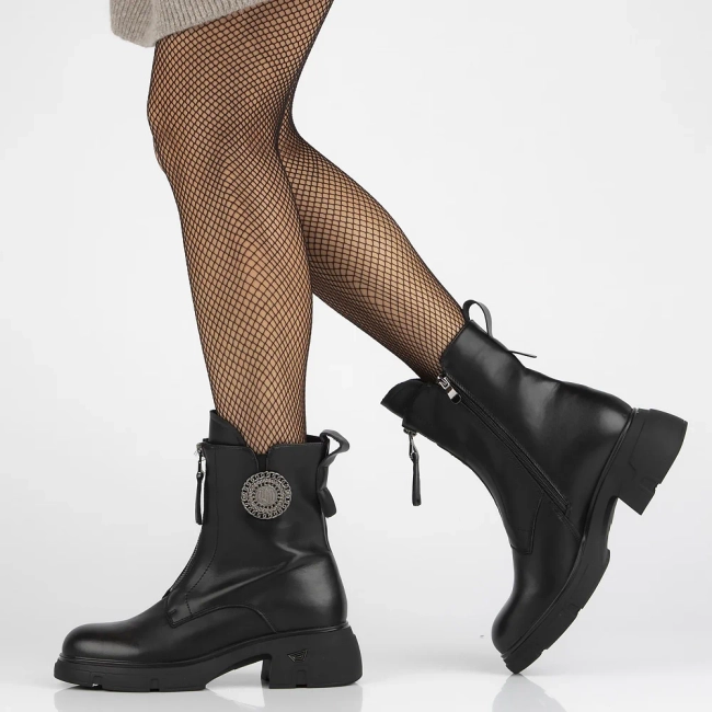 Leather ankle boots Filippo DBT6558/24 BK black