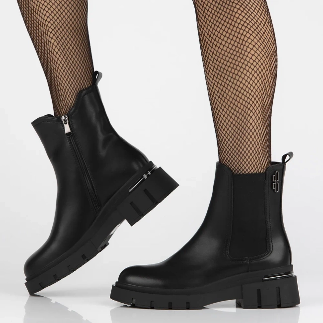 Leather ankle boots Filippo DBT6559/24 BK black