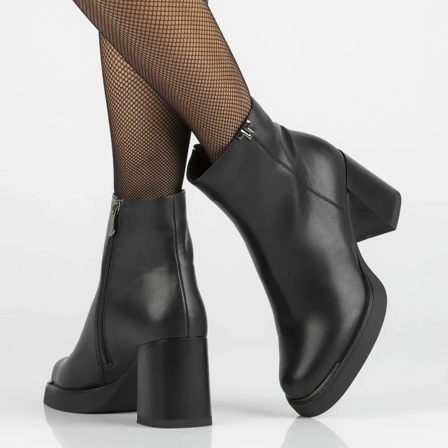 Leather ankle boots Filippo DBT6417/24 BK black