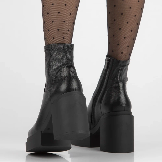 Leather ankle boots Filippo 1322 black