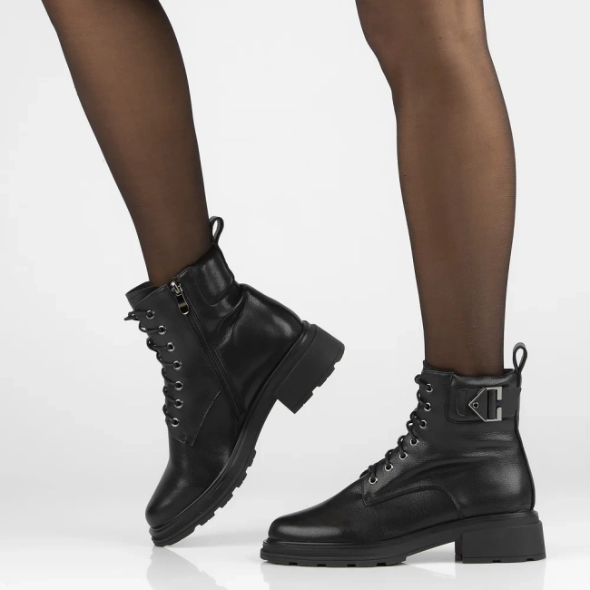 Leather ankle boots Filippo DBT6416/24 BK black