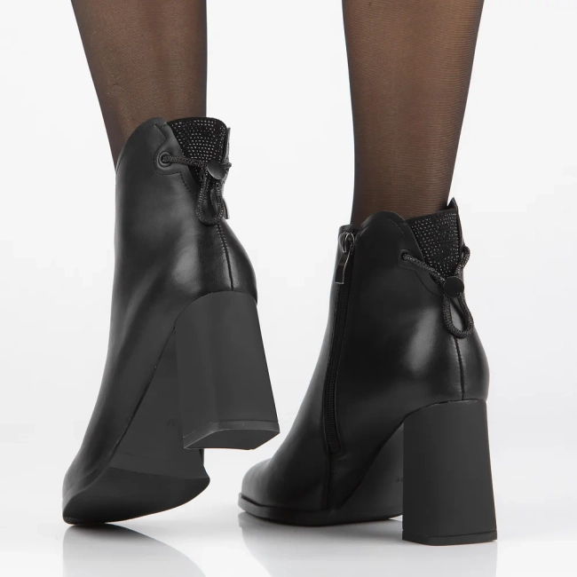 Leather ankle boots Filippo DBT6328/24 BK black