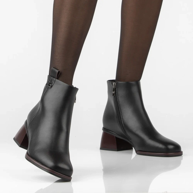 Leather heeled ankle boots Filippo DBT8125/26 BK BG black