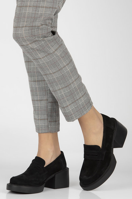 Skórzane półbuty na obcasie Filippo DP4685/23 BK czarne