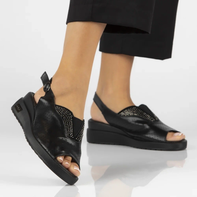 Skórzane sandały na platformie Filippo DS6145/24 BK czarne